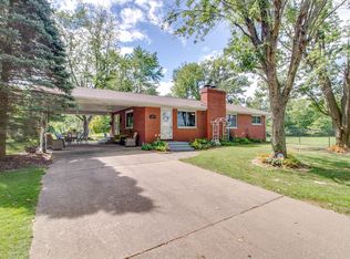 903 Pardee Rd, Godfrey, IL 62035