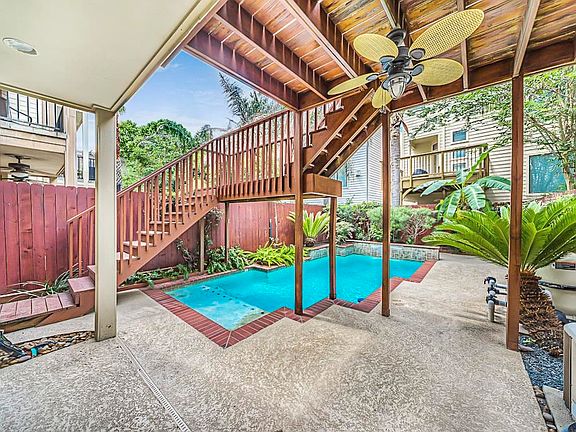 SPACIOUS BACKYARD