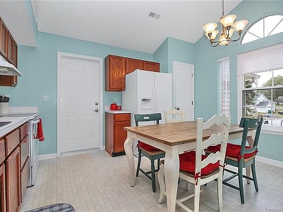 4th image of 3412 Harewood Ct #40