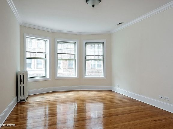2nd image of 547 Hinman Ave APT J1