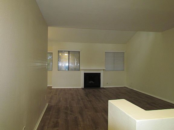 4th image of 22139 Burbank Blvd Unit 7
