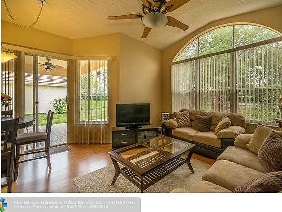 5th image of 17424 NW 10th St
