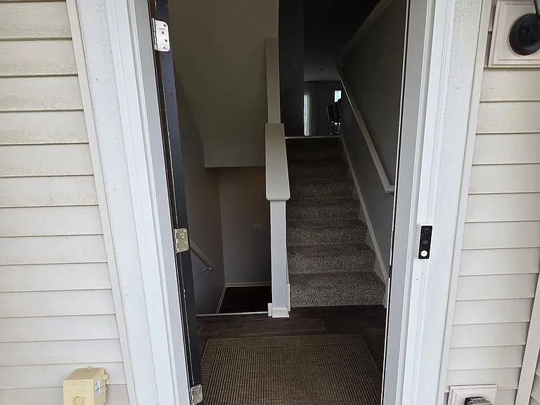 3806 Bissel Dr — Photo 2
