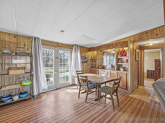 3rd image of 742 S Maple St