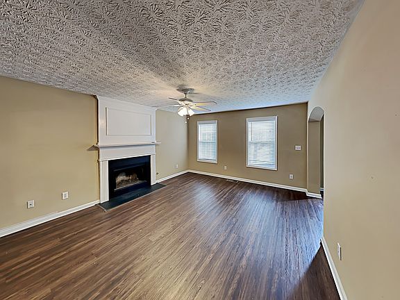 3rd image of 804 Eagle Glen Xing