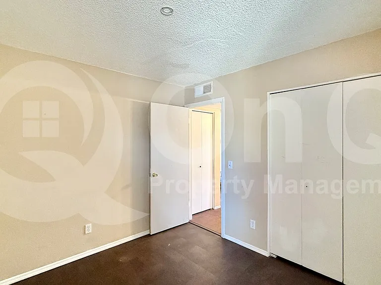 11014 N 81st Ave — Photo 16
