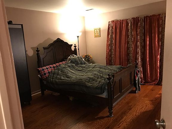 3rd image of 5201 Le Parc Dr APT 1