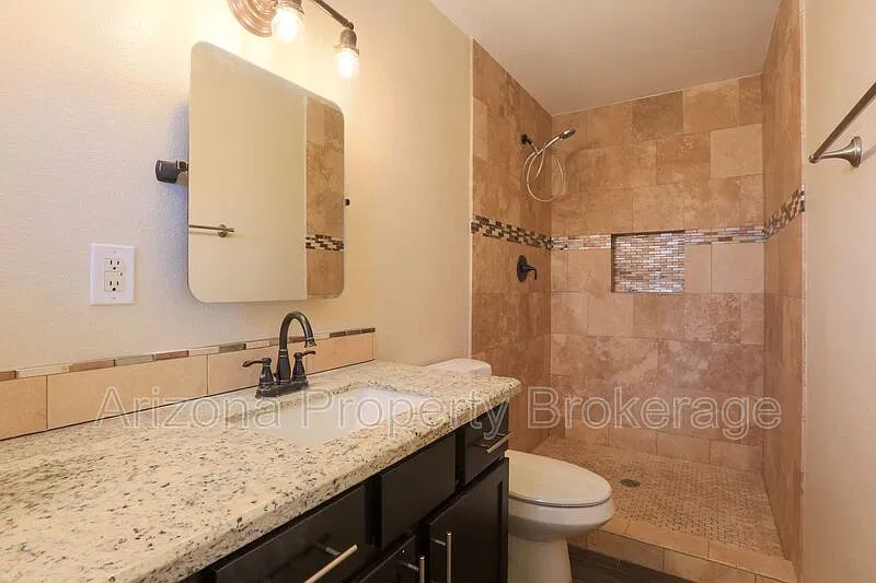 4 bed, 2.0 bath, 1672 sqft, $2,395 — Photo 4