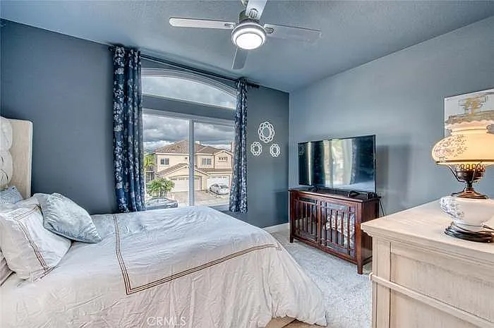 3 bed, 3.0 bath, 2284 sqft, $4,000 — Photo 4