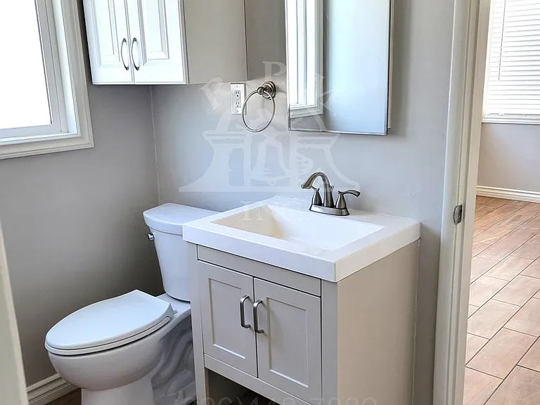 475 Saint Augustine Ave — Photo 8