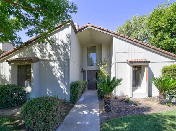 1942 Cougar Ln, Clovis, CA 93611