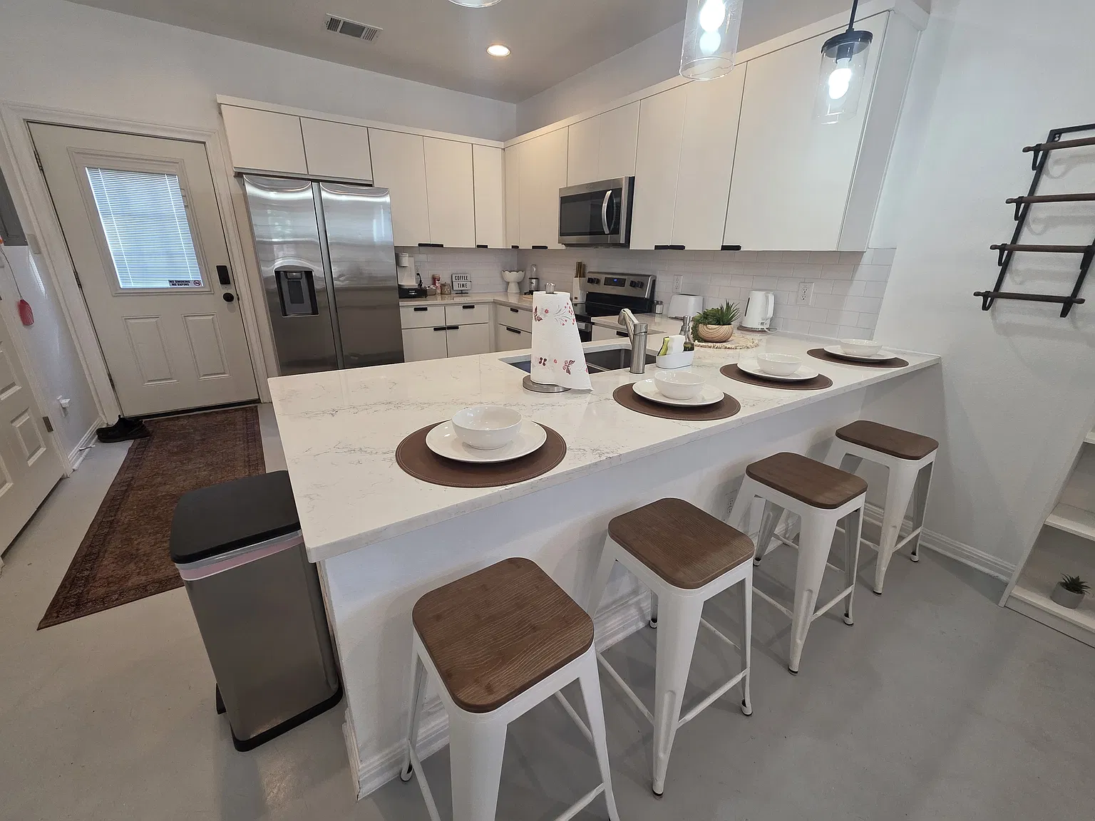2 bed, 2.5 bath, 981 sqft, $2,000 — Photo 2