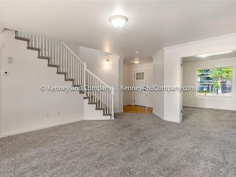 109 Cantril St — Photo 4