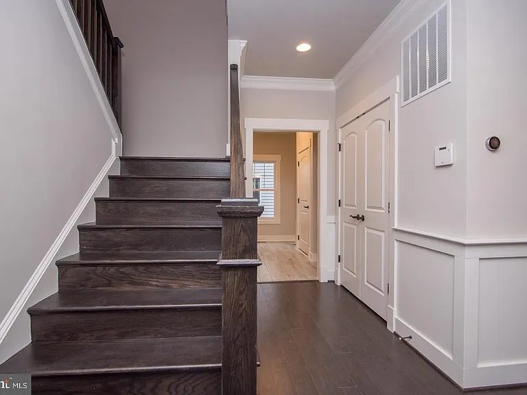 6928 Regent Ln — Photo 5