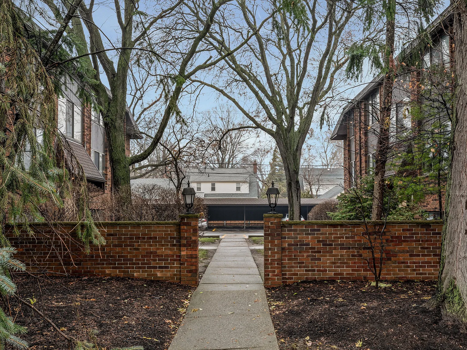 Maplecrest Apartments — Photo 1