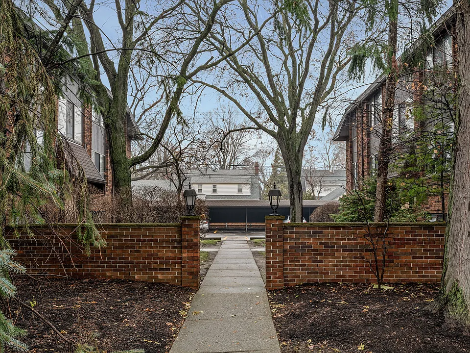 Maplecrest Apartments
