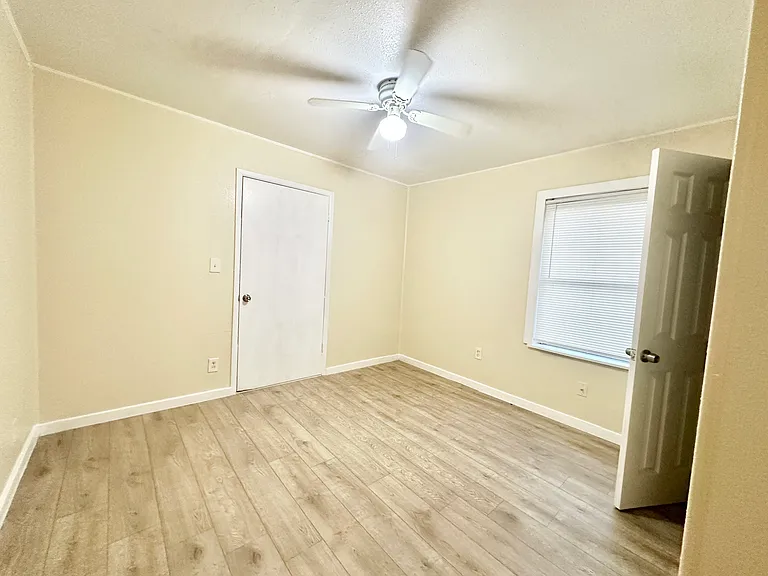 104 E Fowler Ave — Photo 45