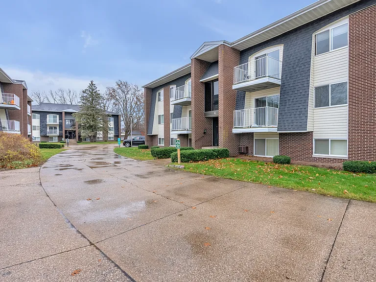 Fountainview Village — Photo 36