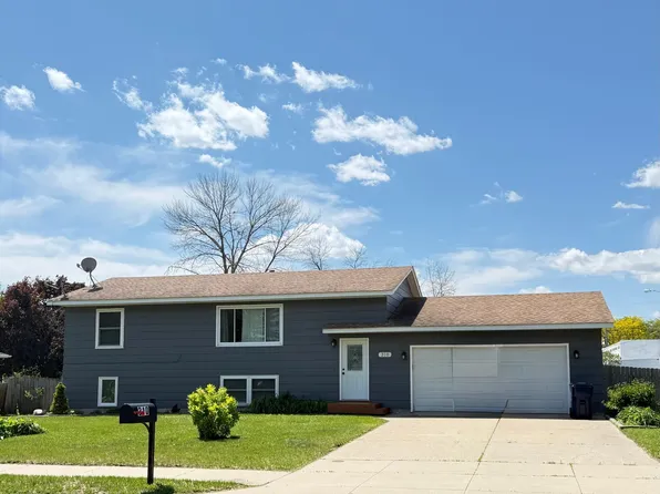 310 S Chestnut St, Belle Plaine, MN 56011