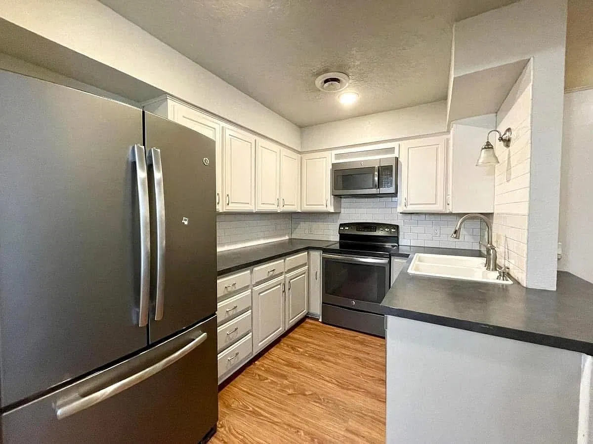 1432 South Stoneridge Manor - 1 — Photo 3