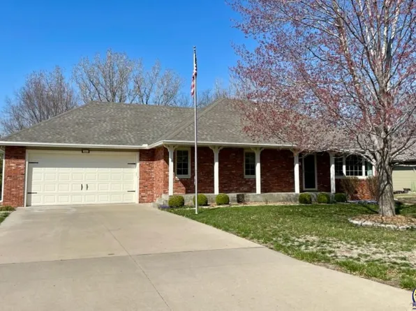 5600 SW West Dr, Topeka, KS 66606