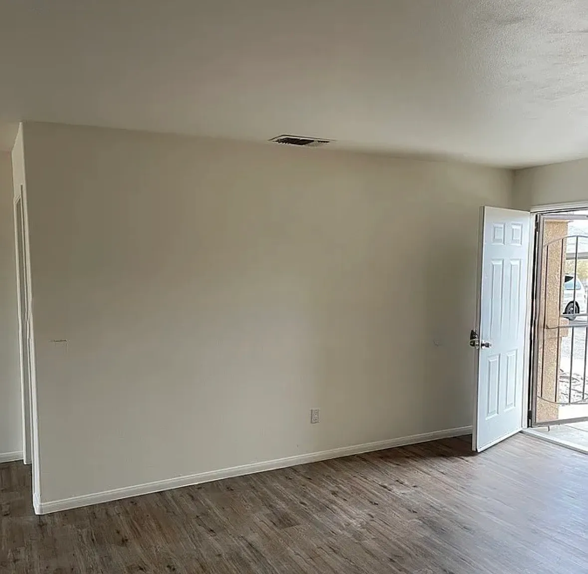 73556 Sunnyslope Dr — Photo 2