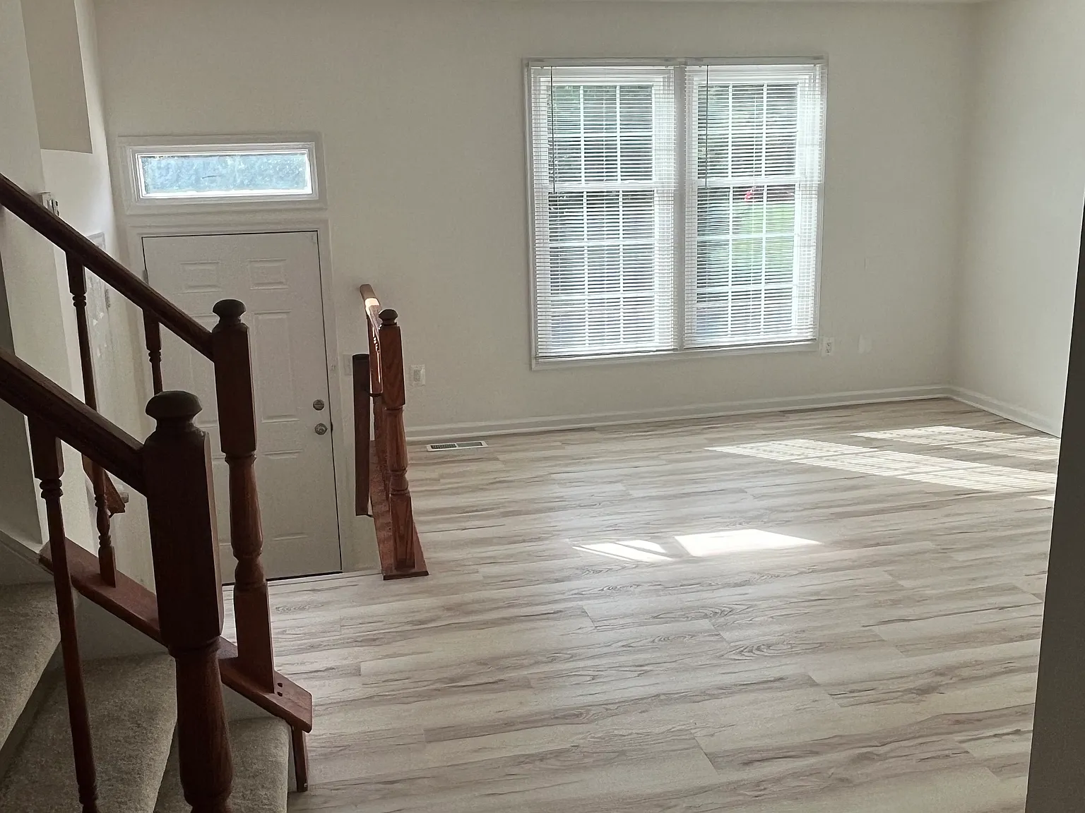 3 bed, 2.5 bath, 1760 sqft, $2,700 — Photo 2