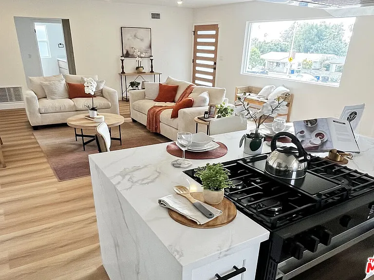 5928 S La Brea Ave — Photo 3