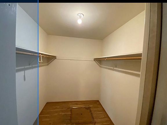 5th image of 1246 Gainsborough Dr Unit 1