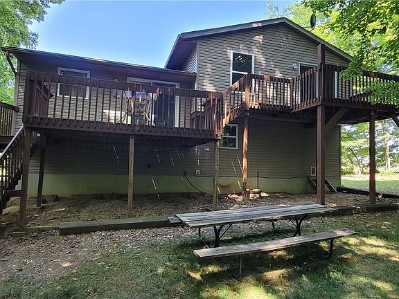 3rd image of 6070-6071 Chervil Dr