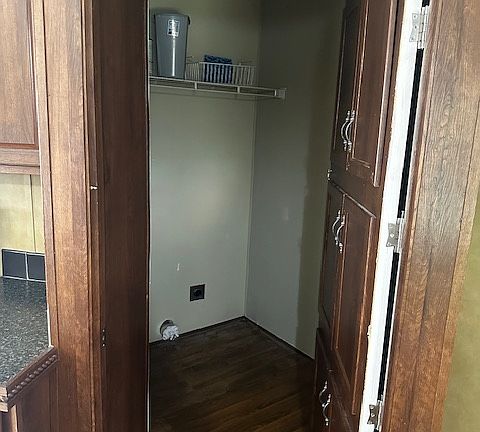 PANTRY/LAUNDRY ROOM OFF KITCHEN