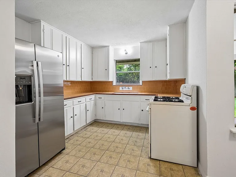 4029 McDermed Dr — Photo 3