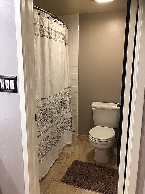 2nd image of 410 W 7th St APT 522
