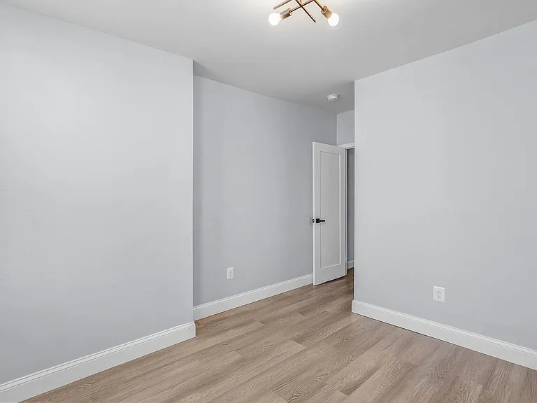 1521 S 19th St — Photo 16