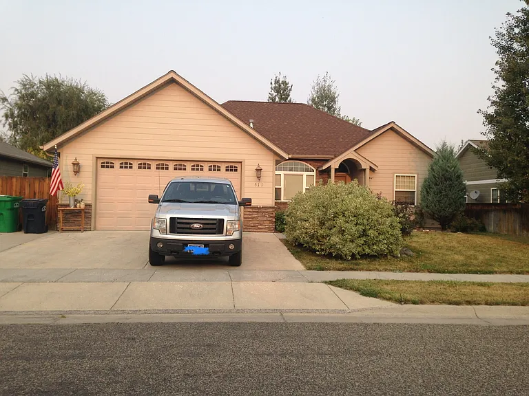 511 Sanders Ave — Photo 1