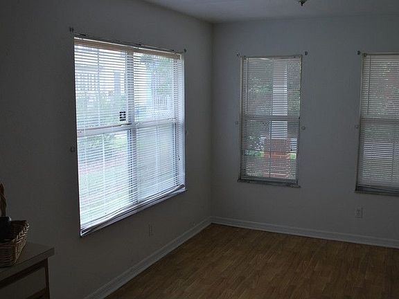 4th image of 422 NW 4th Ave