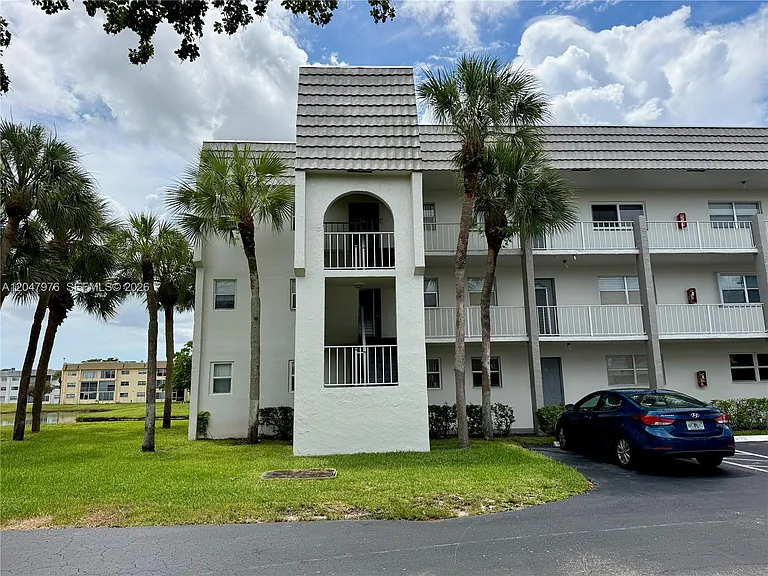 8600 Sunrise Lakes Blvd #102 — Photo 32