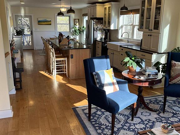 3rd image of 217 Catalpa Pl