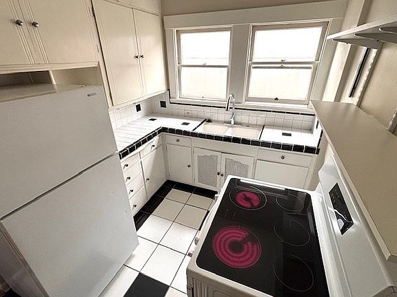 4th image of 485 Wesley Ave #5