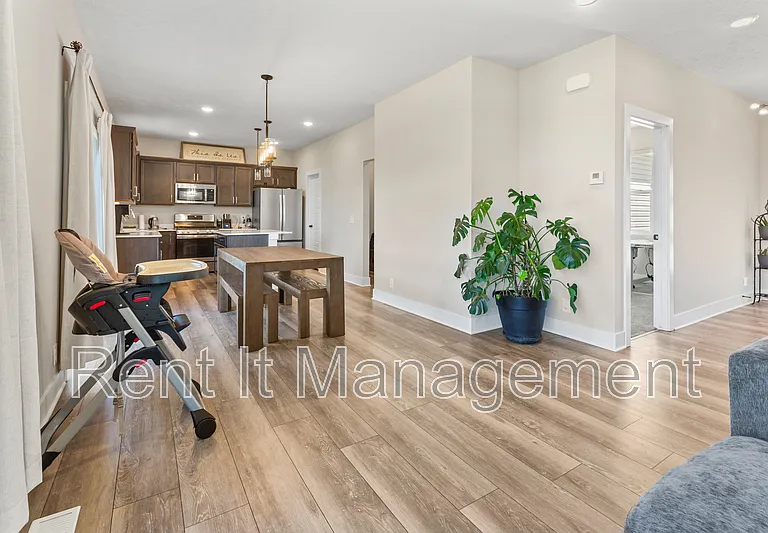 6910 Stony Point Dr — Photo 17