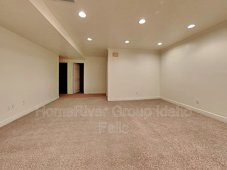 390 Bridger Dr — Photo 6