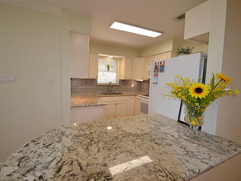 12711 Westleigh Dr — Photo 23