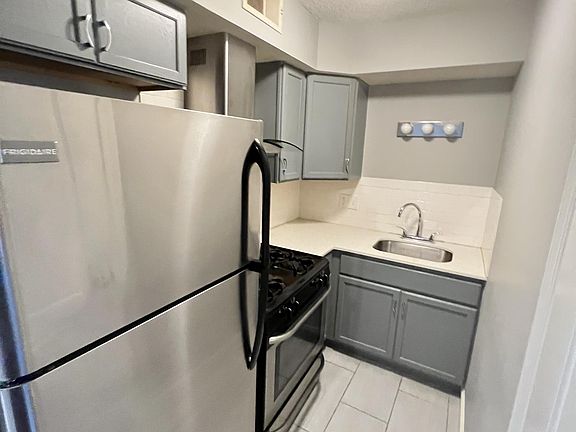 3rd image of 4130-4132 Fisher St #4132-7