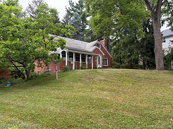 4th image of 8715 N Wayne Rd