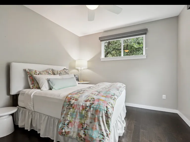 3001 Del Curto Rd — Photo 9