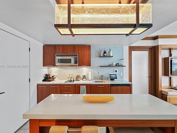 4th image of 6801 Collins Ave #708
