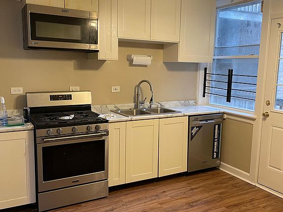 2nd image of 6457 N California Ave #2