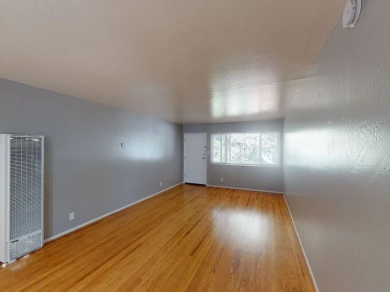 2425-2429 Humboldt Ave — Photo 4