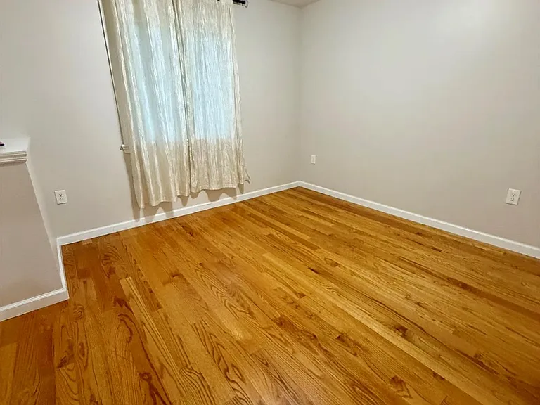 16431 Underhill Ave — Photo 6