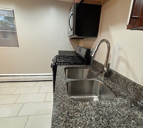 4th image of 8940 White Oak Ave #6